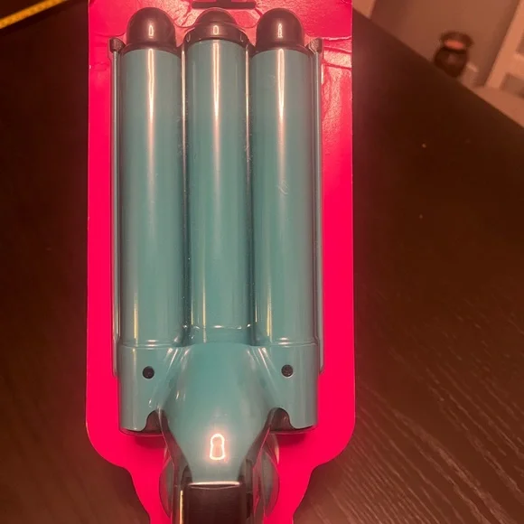 BedHead Wave Affair Tourmaline Waver in Blue - Picture 3 of 5